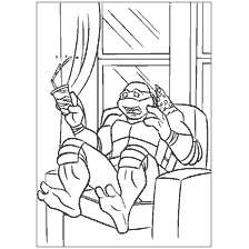 coloriage: Ninja Turtle est assis sur une chaise avec une pizza et un verre de cola