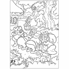 Snow White Dwarfs and Seven Dwarfs in the process of washing