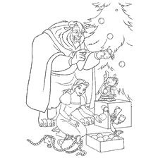 coloriage: La Princesse Belle et la Bête se préparent au Nouvel An en décorant un sapin de Noël