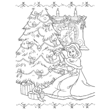 coloriage: Princesse Belle décore l'arbre de Noël dans une ambiance festive